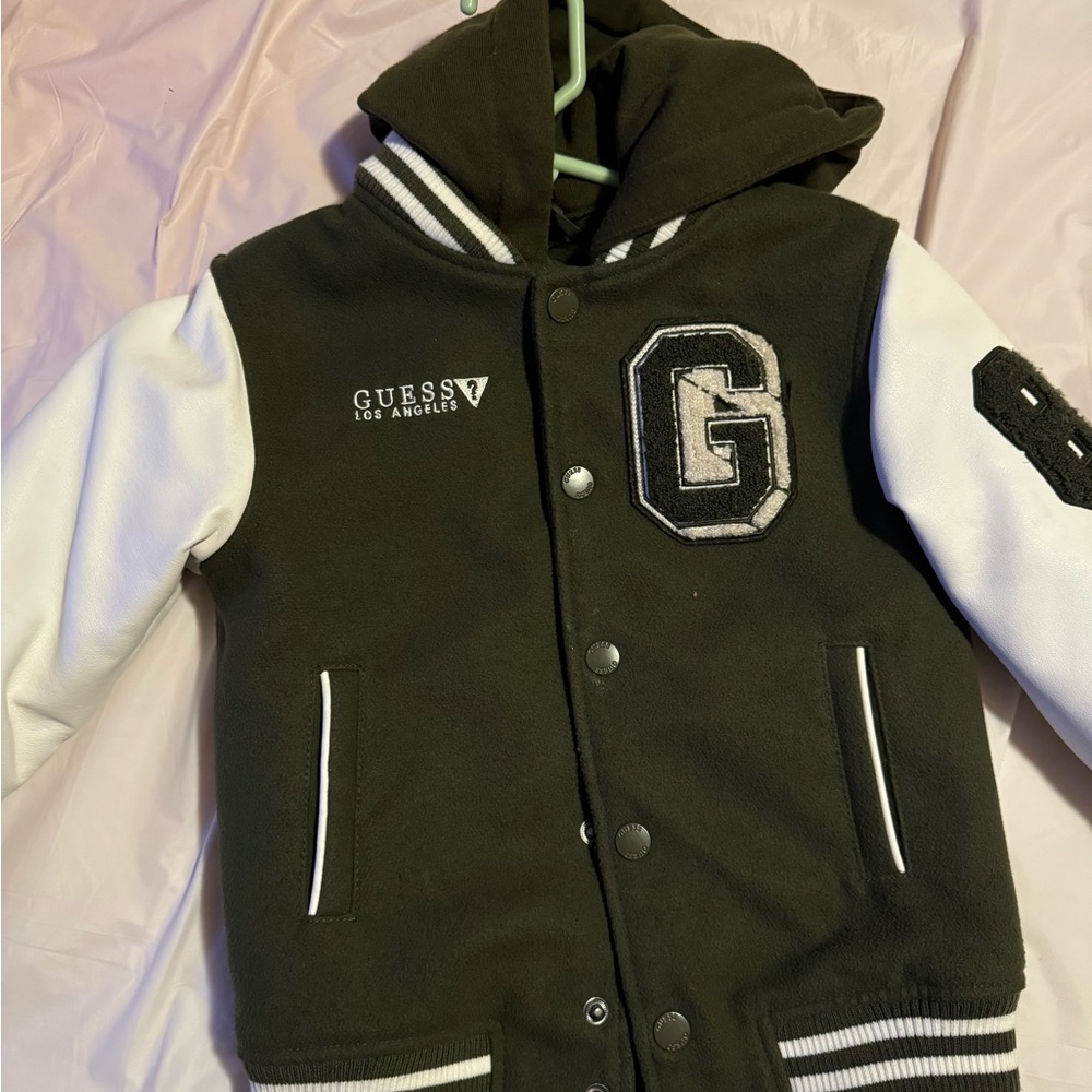 Coat slightly used. Can be detached without the hood